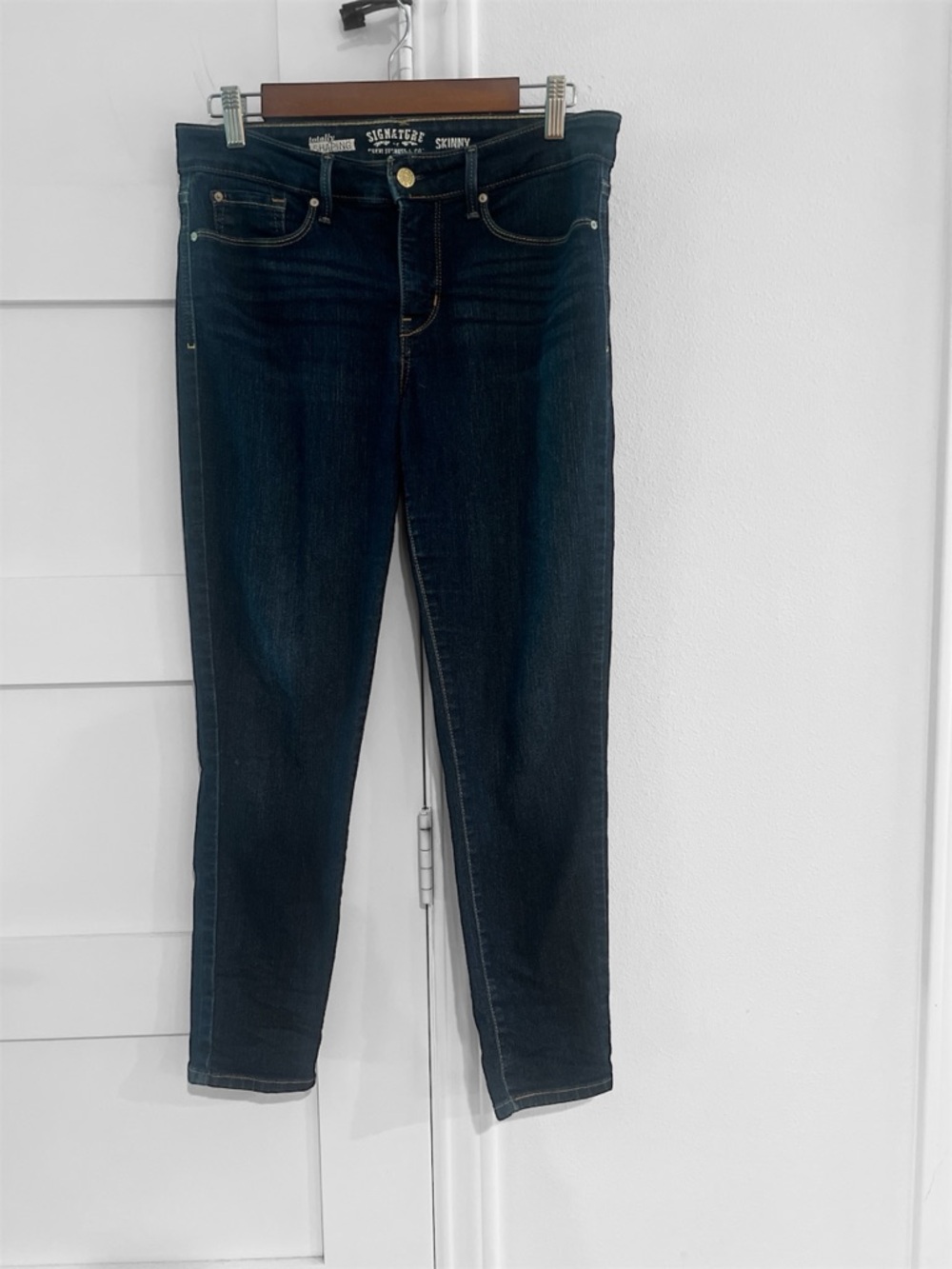 Levi Signature Skinny Dark Blue Women’s Jeans Totally Shaping Size 29 EUC